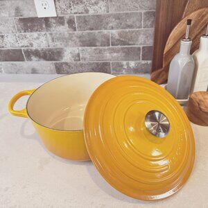 Le Creuset Signature Enameled Cast Iron Round 5 1/2 qt Dutch Oven  in Nectar